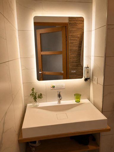 Bathroom 4, Hotel Une Chambre en Ville, Haute-Garonne