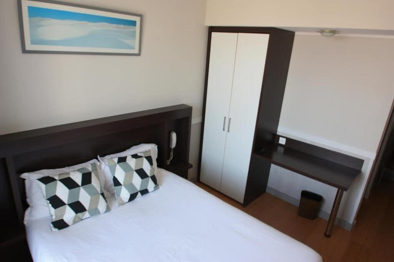 Bedroom 5, Hotel De La Rade, Finistère