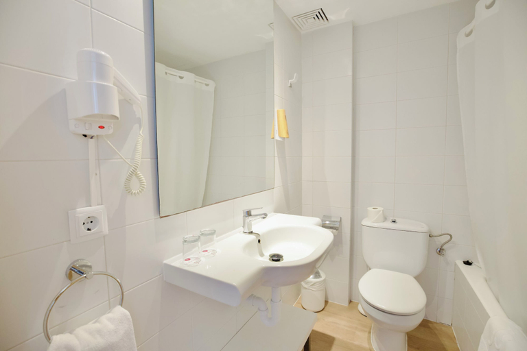 Bathroom 5, Hotel JS Can Picafort, Baleares