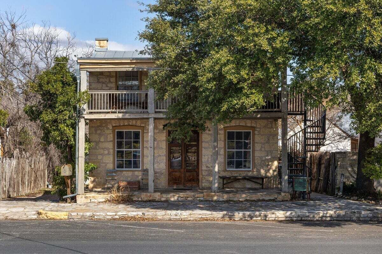 Exterior 3, Historic Rumpel Kammer - Steps to Main, Gillespie