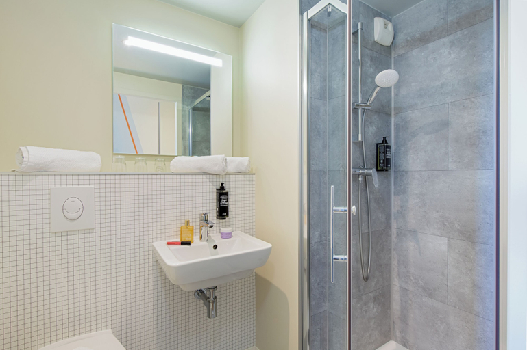 Bathroom 3, ibis budget Valence Nord Plateau des Couleures, Drôme