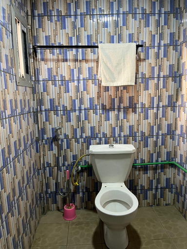 Bathroom 3, Hôtel Famigni, Wouri