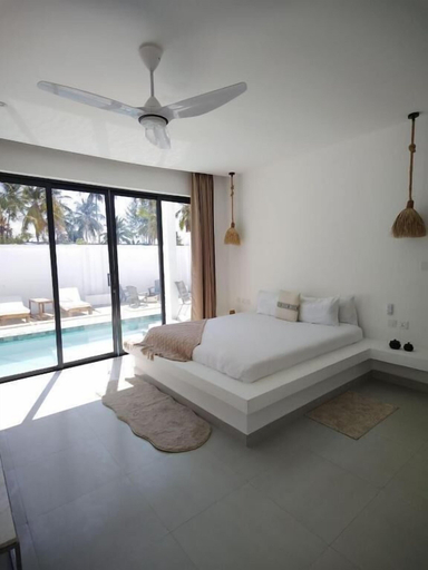 Room 4, Amour Beach Villas, Kusini