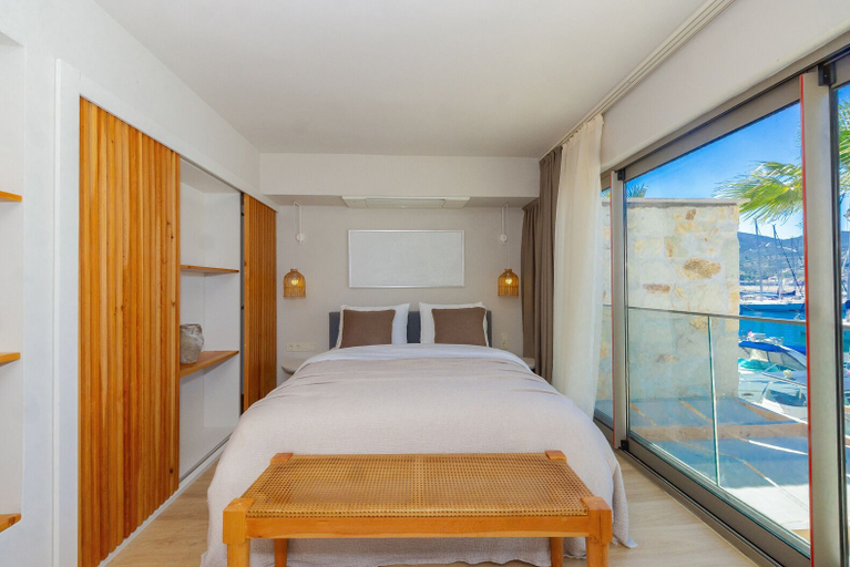 Room 5, Oasis Houses, Foça