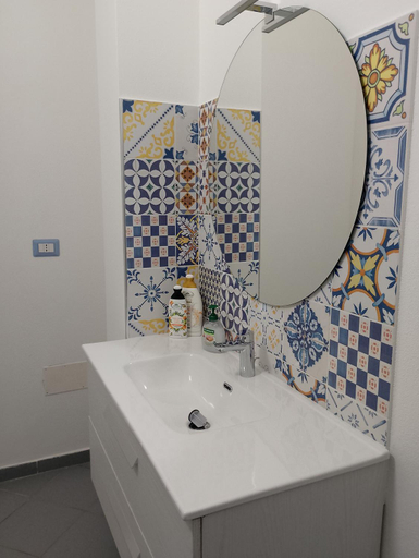 Bathroom 5, SU MARINERI, Oristano