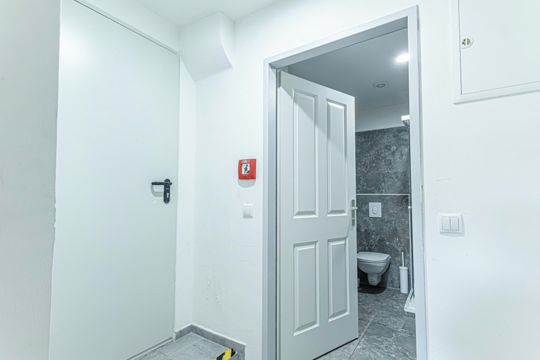Bathroom 3, Cozy Long-Term Studio Near Westbahnhof, Wien