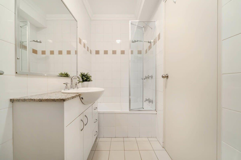 Bathroom 3, Walk to Coogee Beach Apartment Retreat, Sydney