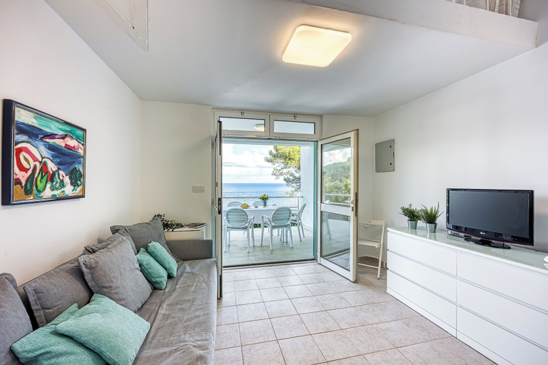Living area 4, Valdarke Seaside Apt /w Sea View Terrace, Mali Lošinj