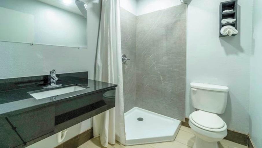 Bathroom 5, Xpress Inn & Extended Stays, Harrison