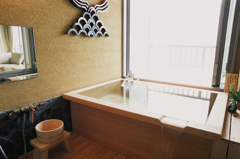 Bathroom 4, Ryokan Kaigetsukan, Sumoto