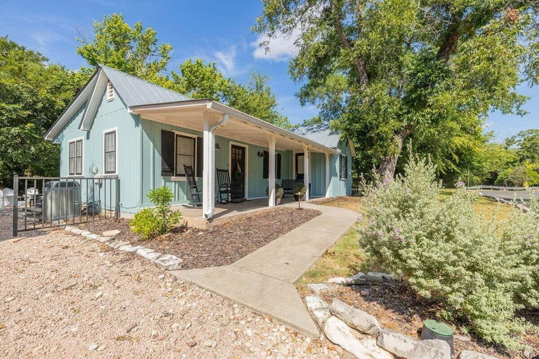 Exterior 2, Town Creek Haus - Close to Wineries and Main!, Gillespie