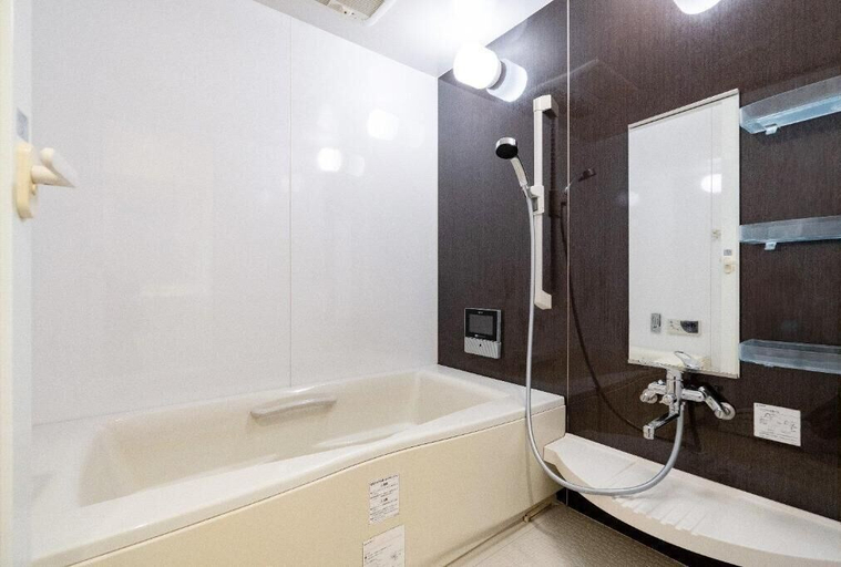 Bathroom, BGC Namba Tower, Osaka