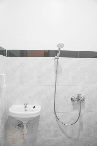 Bathroom 4, RR -2 Syariah Hotel SLG, Kediri