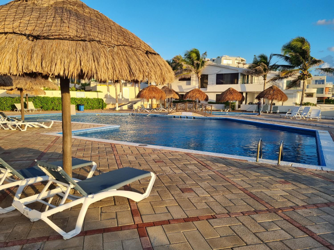 Sport & Beauty 2, Beachfront Three-Story Coastal Penthouse, 3BR-3BA, Benito Juárez