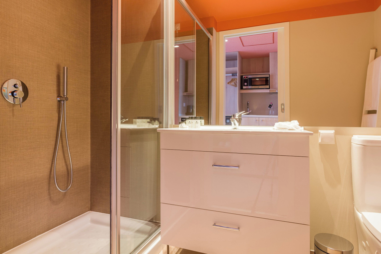 Bathroom 5, Pestana Casino Studios, Funchal