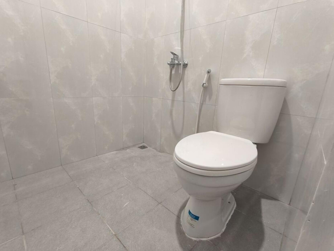 Bathroom 3, SORLYS GUESTHOUSE, Yogyakarta