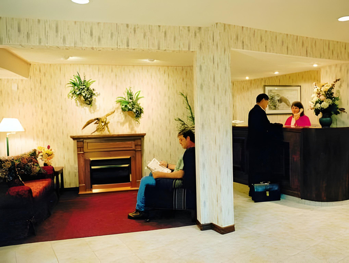 Public Area 2, Glen Lyon Inn, Mount Waddington