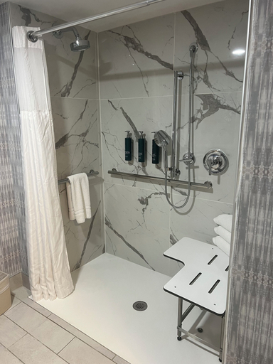 Bathroom 3, DoubleTree by Hilton Poughkeepsie Convention Center, Dutchess
