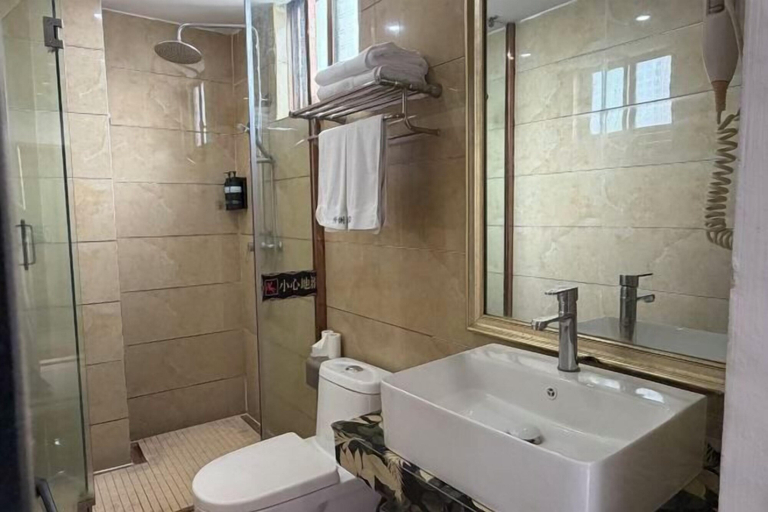 Bathroom 4, Bobai Lingli Hotel (Bobai Bus Terminal）, Yulin