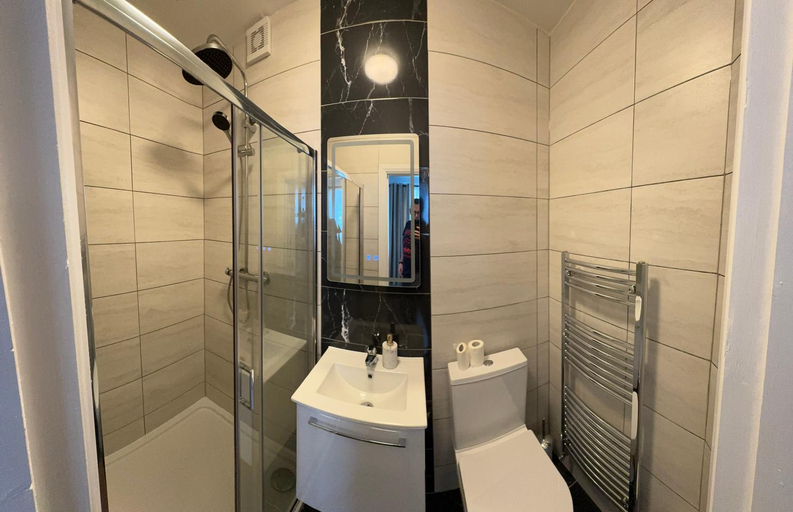 Bathroom 3, Maya's Lodge, Dublin