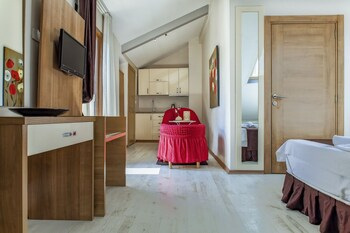 Others 4, Kavalali Suites, Beyoğlu