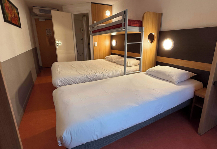 Bedroom 4, B&B HOTEL Lisieux Parc des Expositions, Calvados