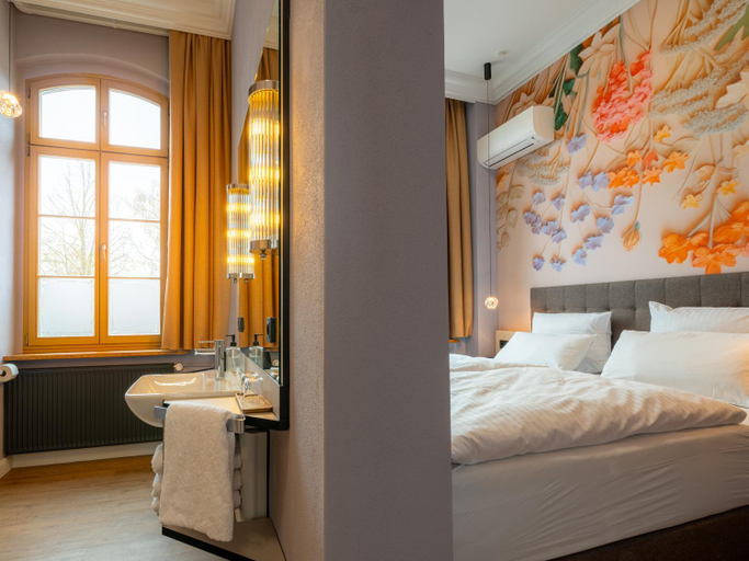 Bedroom 3, WELTRAD Parkhotel am Fluss, Salzlandkreis