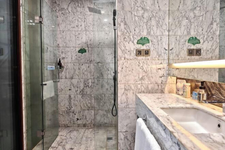 Bathroom 4, Haibai Taoyuan Hotel, Ningbo
