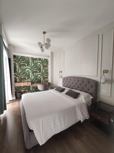 Bedroom 2, Miracol, Rome
