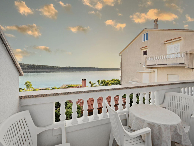 3, Apartment Rab with Private Dock and Sea Views, Lopar/Supetarska Draga