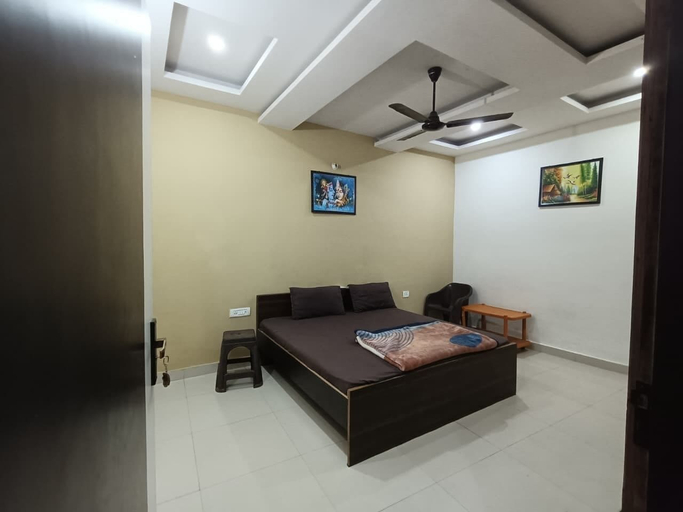 Room 5, Hotel Shriji Nikunj, Mathura