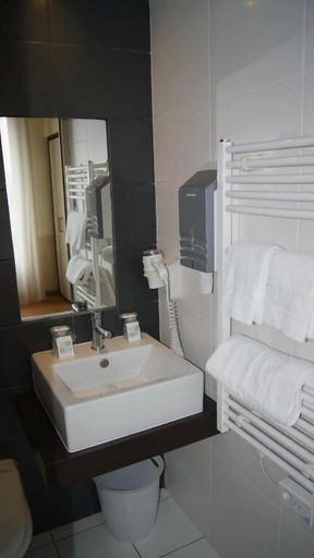 Bedroom 4, Hotel De La Rade, Finistère