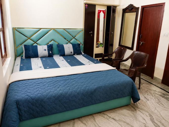 Bedroom 2, Bankey Bihari Spiritual Stay, Mathura