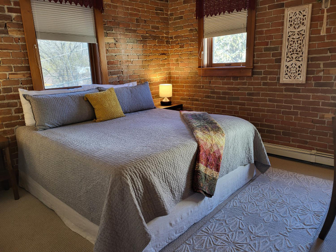 Bedroom 4, Bross Hotel B & B, Delta