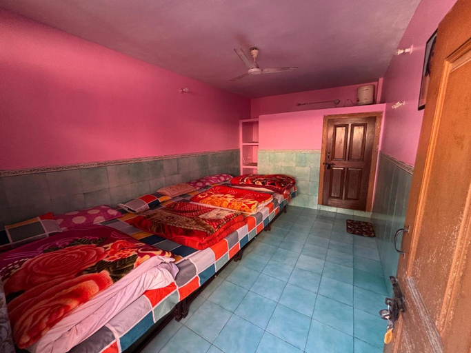 Bedroom 5, Omji Ashram - Tapovan Kuti, Uttarkashi