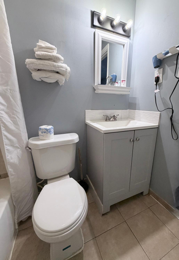 Bathroom 3, Scottish Inns and Suites Bensalem, Bucks