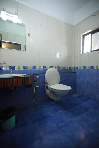 Bathroom 3, Aroma Classic Days Hotel, Thiruvananthapuram
