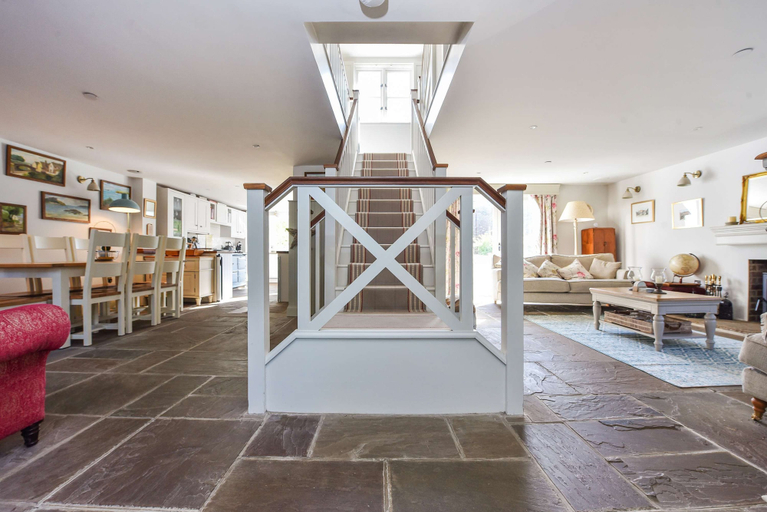 Room 4, Stylish Itchenor Home Walk to Harbour Pub, West Sussex