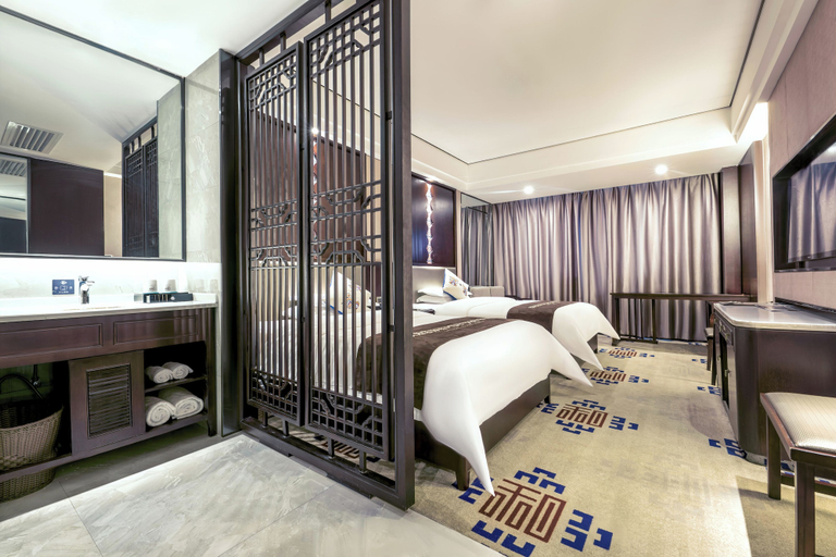 Room 5, Tianmen Summit Hotel, Zhangjiajie