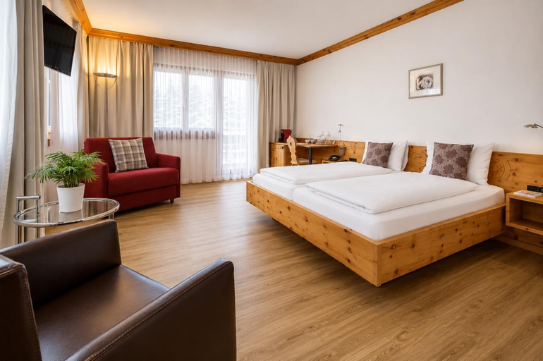 Bedroom 3, Hotel Seehof direkt am Heidsee, Albula