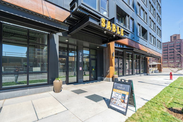 Exterior & Views 2, Sable 802 - Alcove, Hennepin