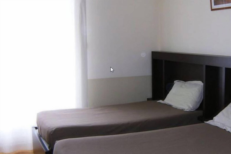 Bedroom 5, Hotel De La Rade, Finistère