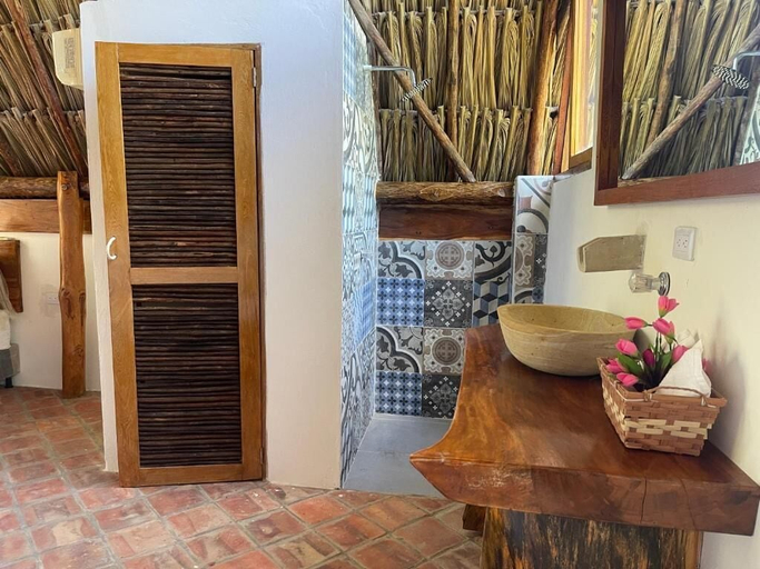 Bathroom 2, Casa Arrecife Hotel, Moñitos
