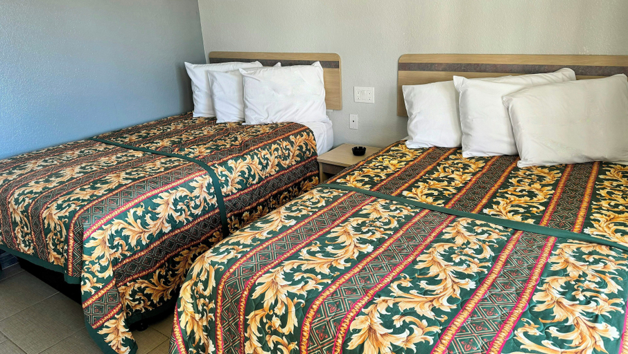 Bedroom 3, Xpress Inn & Extended Stays, Harrison