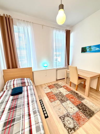Bedroom 3, FAVORIT-ROOMS , Self Check-in , direkt Metro connection U1 to Centralstation-Airport and City-Center, Wien