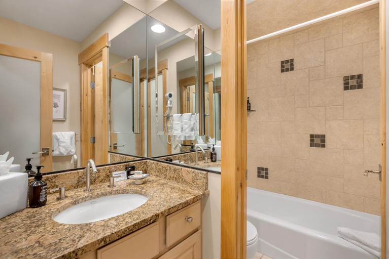 Bathroom 3, The Landmark, Eagle