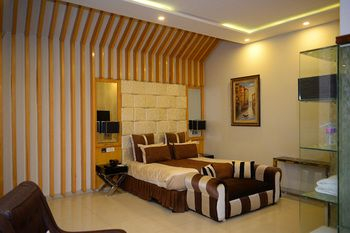 Others 5, Hilton Suites, Lahore