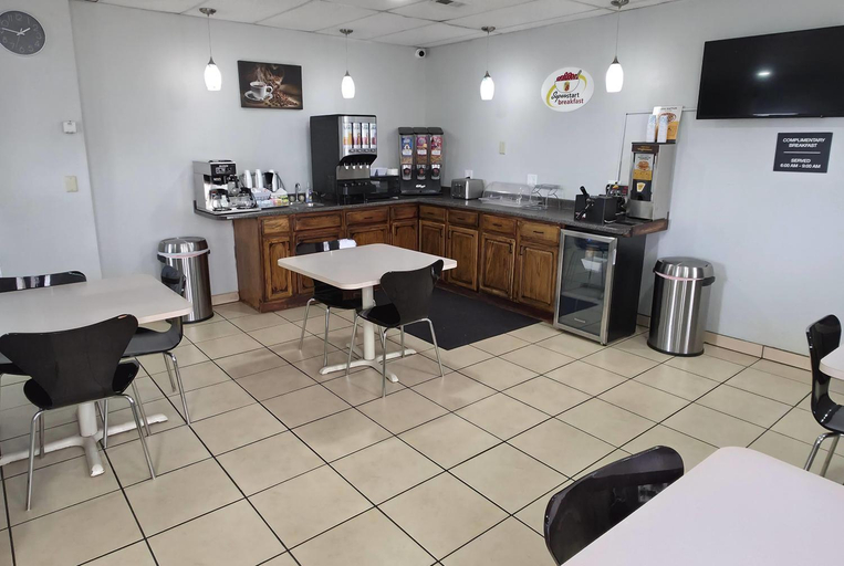 Food & Drinks, Super 8 by Wyndham Yankton, Yankton