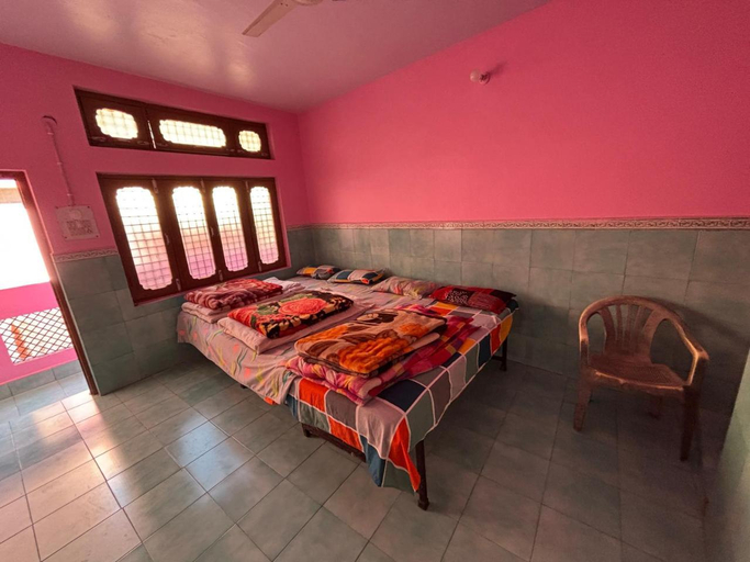 Bedroom 2, Omji Ashram - Tapovan Kuti, Uttarkashi