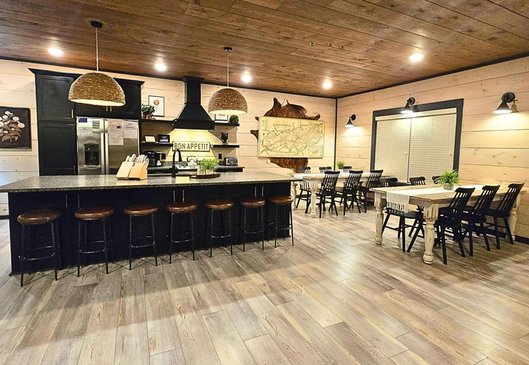 Room 5, New Private Pool-6br-waterpark-mtn View-sleeps 18, Sevier